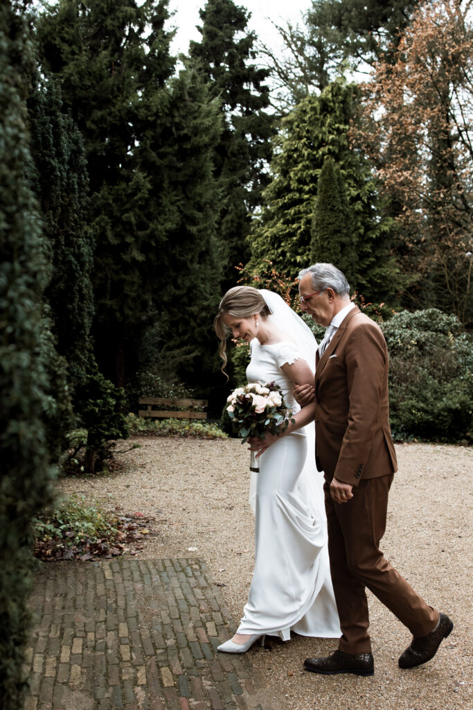 rust op je bruiloft, ontspannen trouwdag, trouwfotograaf Nederland, spontane trouwfoto’s, pure trouwfotografie, stressvrije bruiloft, bruiloft plannen tips, weddingplanning, trouwfotografie Brabant, bruiloft vastleggen, trouwfoto’s zonder stress, landgoed groot warnsborn