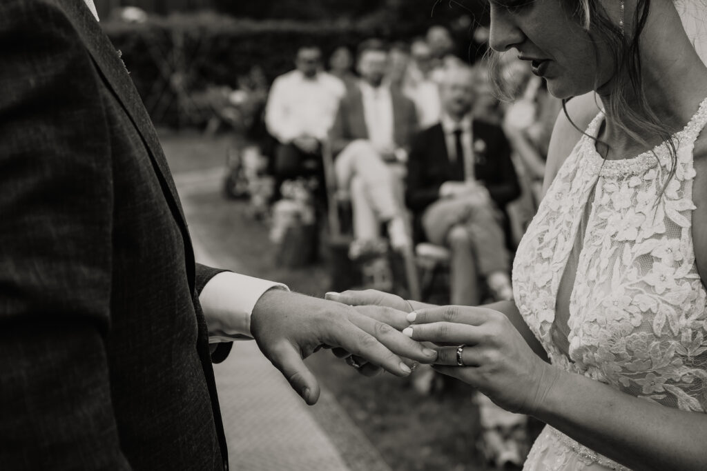 trouwringen bruidsjurk trouwpak werkwijze trouwfotograaf