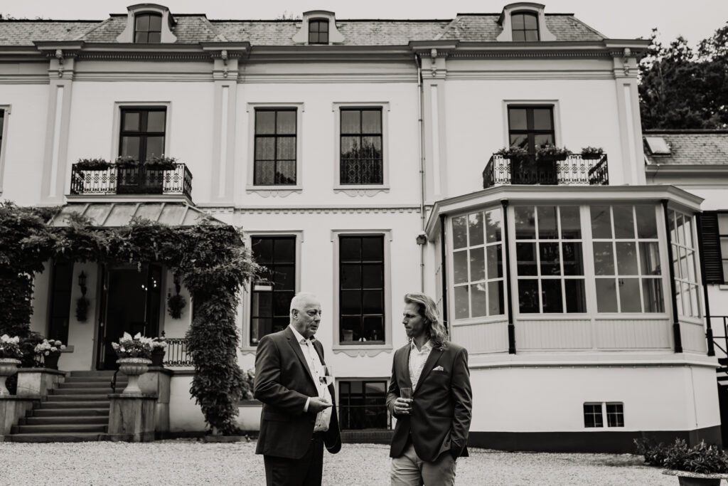 spontane trouwfoto's huis ter eerbeek trouwlocatie trouwfotograaf